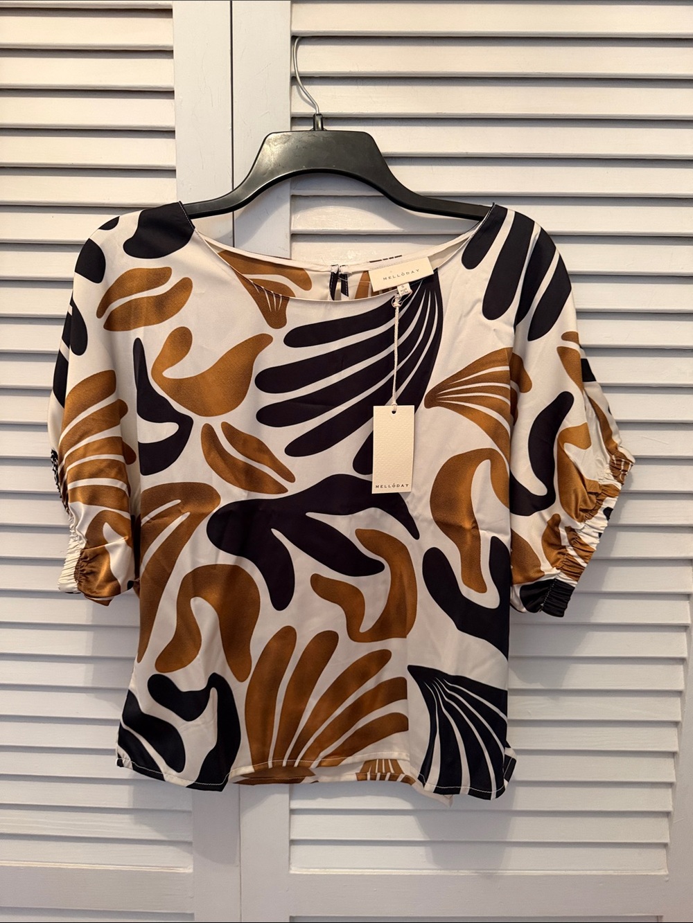 NWT Relaxed Abstract Print Short Sleeve Blouse — White, Black & Brown
